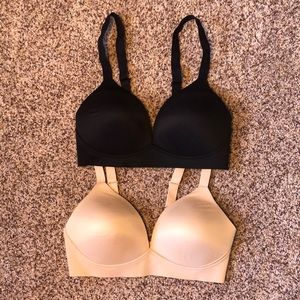 Used Bali Sz M set of 2 wireless comfort flex fit bras tan and black